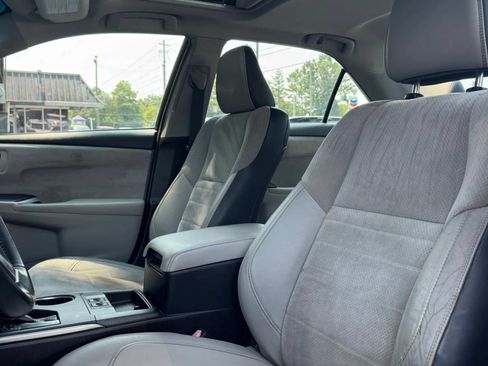 Used 2017 Toyota Camry XSE w/ Moonroof Package FWD image 22