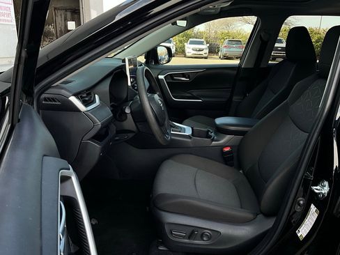 Used 2025 Toyota RAV4 XLE image 10