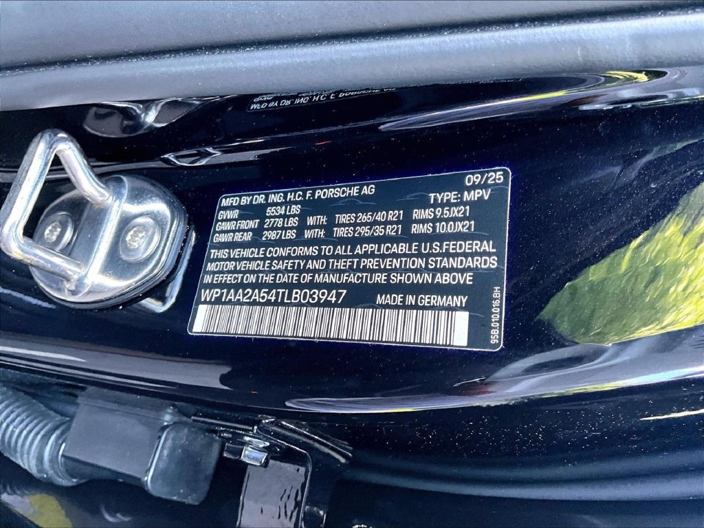 Certified 2026 Porsche Macan AWD/4WD image 35