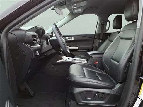Used 2023 Ford Explorer XLT w/ Equipment Group 202A image 14