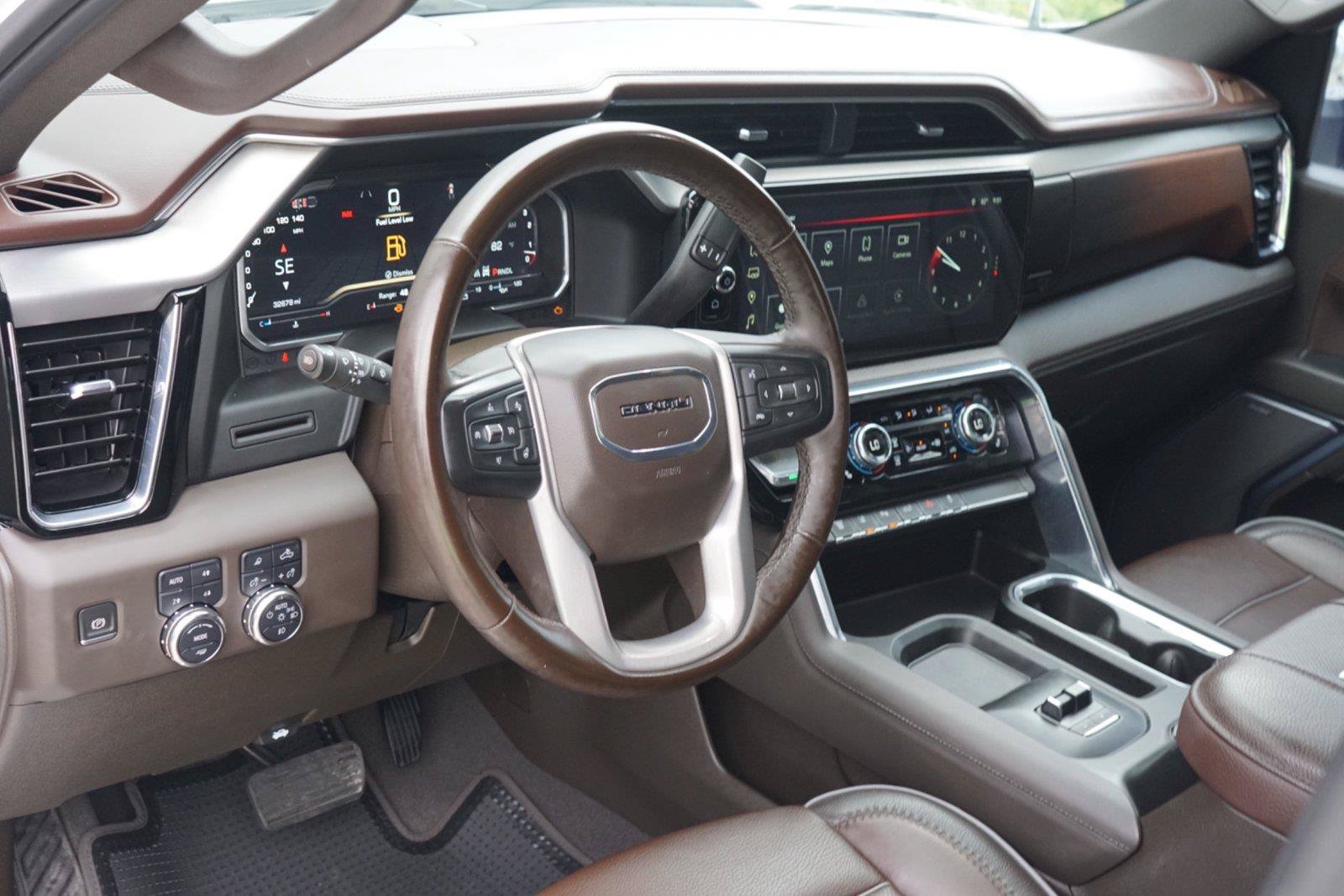 Used 2024 GMC Sierra 3500 Denali AWD/4WD image 8
