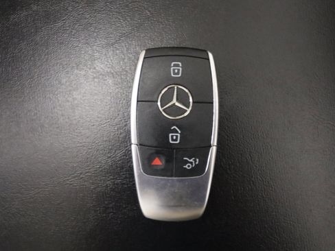 Used 2023 Mercedes-Benz EQB 350 4MATIC SUV image 23