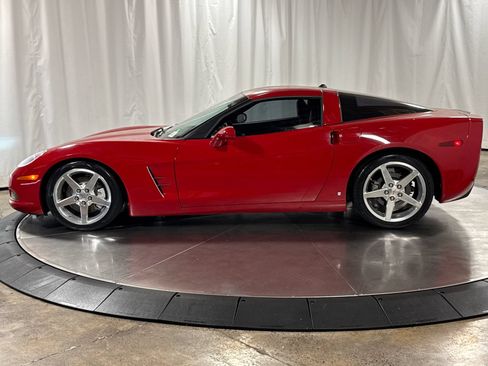 Used 2005 Chevrolet Corvette Coupe w/ Preferred Equipment Group RWD image 21