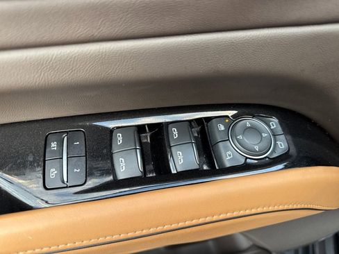 Used 2022 Cadillac Escalade ESV Premium Luxury w/ LPO, Floor Liner Package AWD/4WD image 21