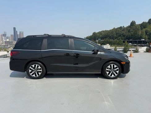 Used 2025 Honda Odyssey EX-L image 2