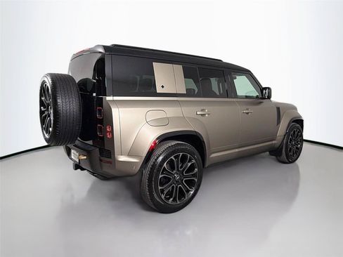 Used 2025 Land Rover Defender 110 AWD/4WD image 5
