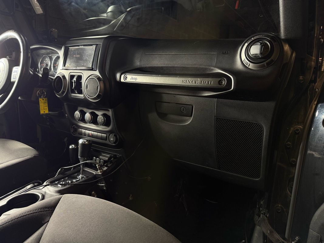 Used 2015 Jeep Wrangler Unlimited Sport w/ Quick Order Package 24S AWD/4WD image 18