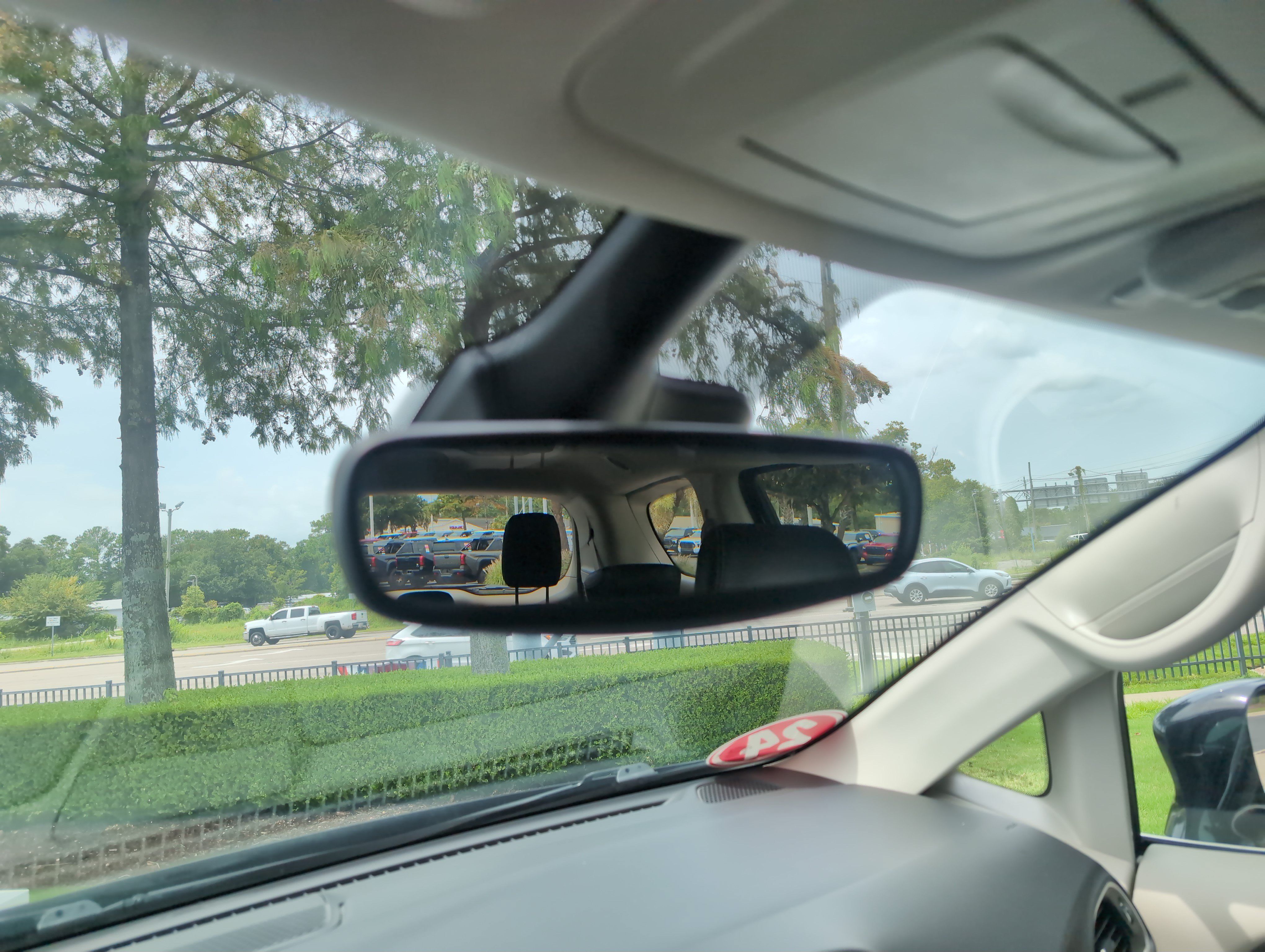 Used 2024 Chrysler Pacifica Touring-L FWD image 26
