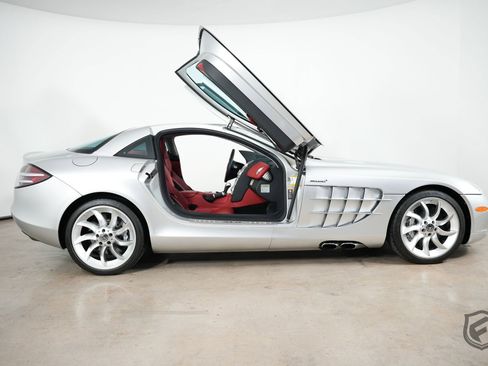 Used 2005 Mercedes-Benz SLR image 13
