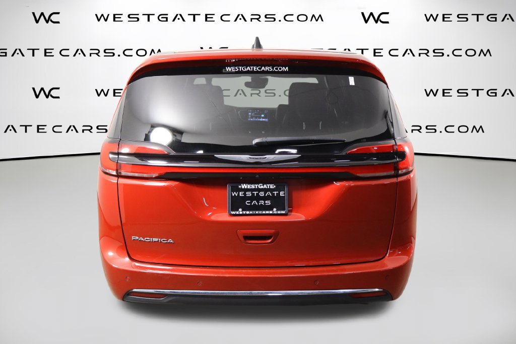 Used 2025 Chrysler Pacifica Select FWD image 4