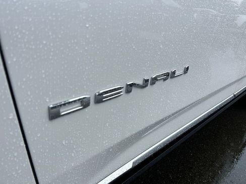 Used 2024 GMC Yukon XL Denali w/ Advanced Technology Package AWD/4WD image 32