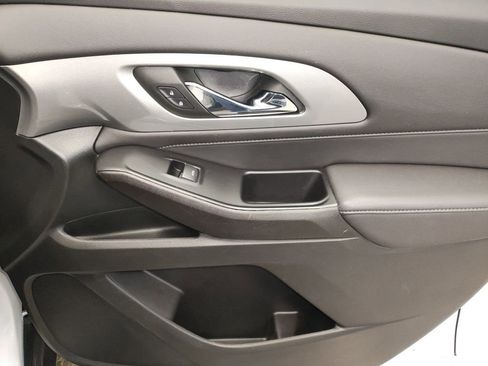 Used 2023 Chevrolet Traverse LT image 10