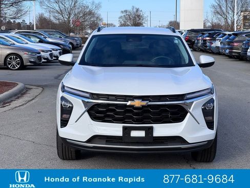 Used 2024 Chevrolet Trax LT image 11