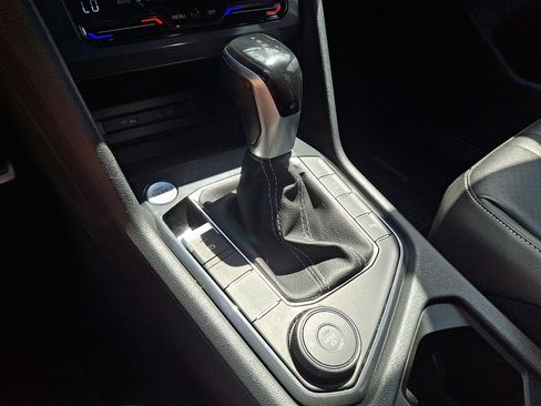 Certified 2022 Volkswagen Tiguan SE R-Line AWD/4WD image 15