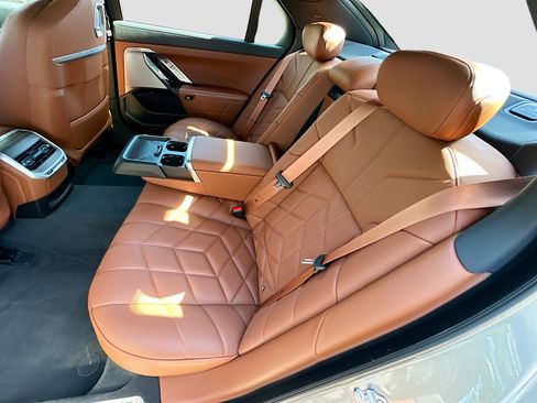 Used 2023 BMW 740i w/ Executive Package image 26