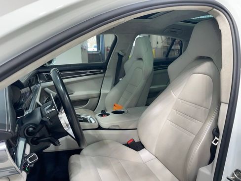 Used 2020 Porsche Panamera GTS image 9