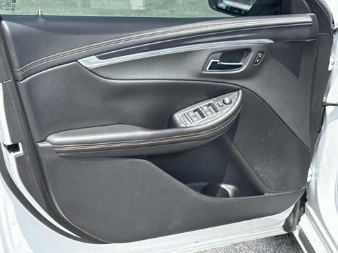 Used 2019 Chevrolet Impala LT FWD image 10