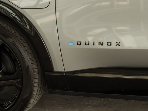 Used 2025 Chevrolet Equinox EV RS image 38