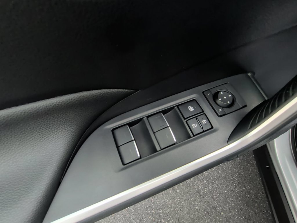 Used 2022 Toyota RAV4 SE w/ Convenience Package AWD/4WD image 13