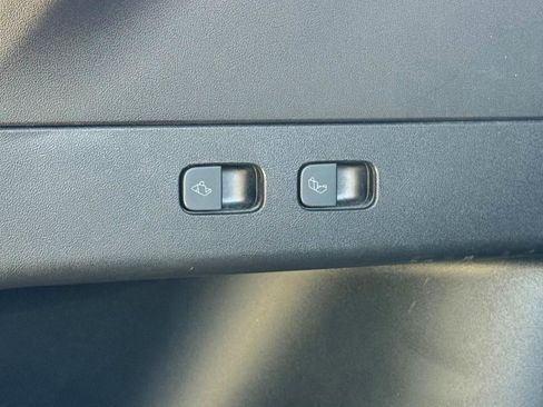 Used 2021 Tesla Model Y Long Range image 18