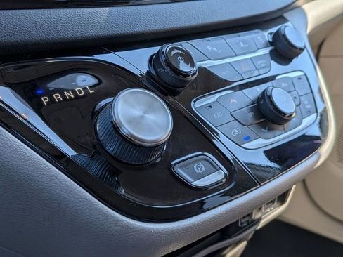 Used 2023 Chrysler Pacifica Touring-L image 22