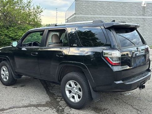 Used 2023 Toyota 4Runner SR5 Premium w/ Moonroof Package AWD/4WD image 5