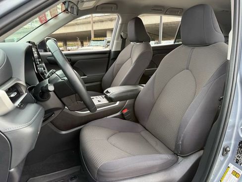 Certified 2022 Toyota Highlander LE image 10