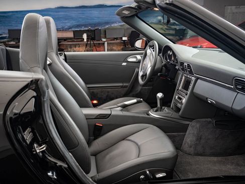 Used 2006 Porsche 911 Carrera S image 21