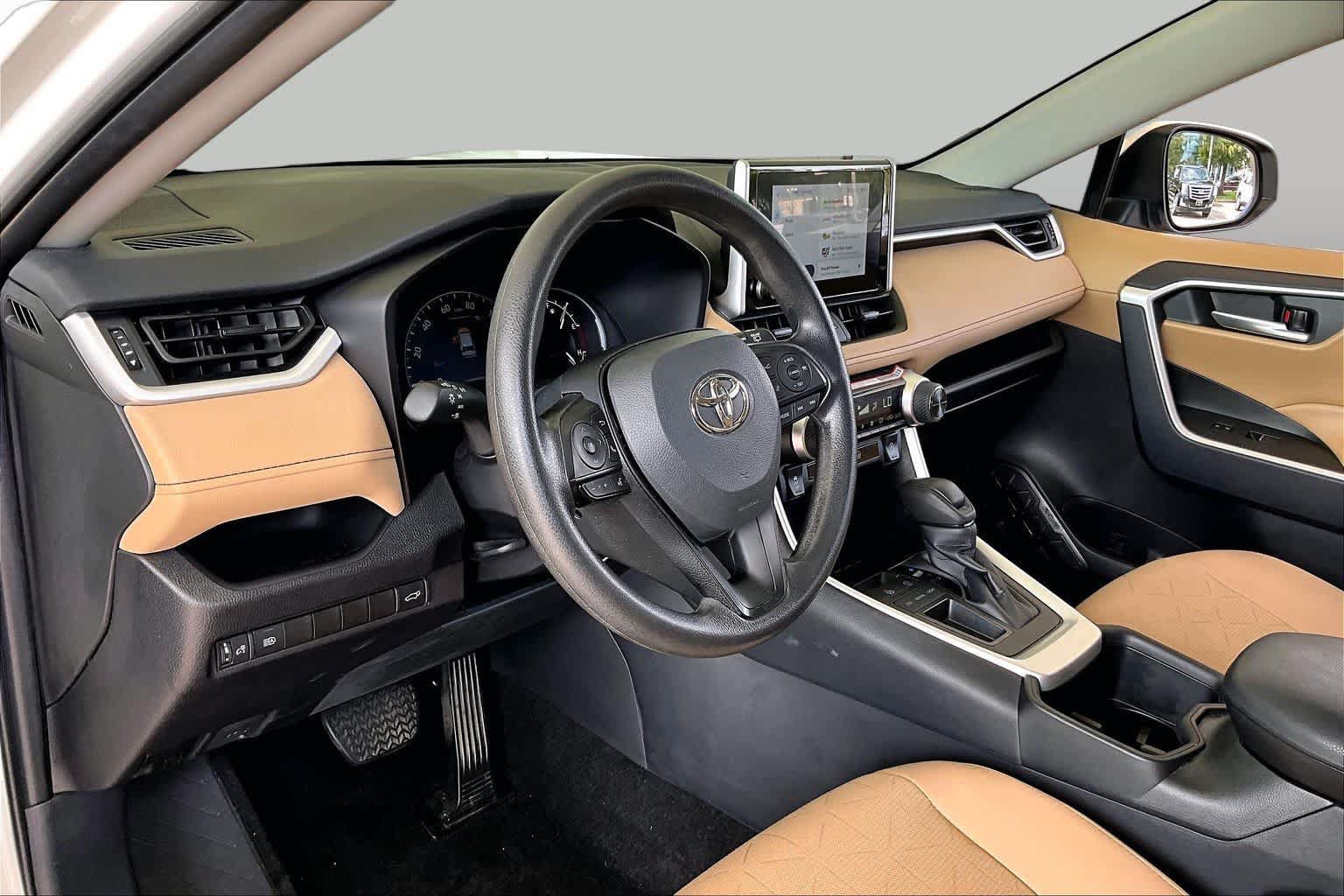 Used 2024 Toyota RAV4 XLE w/ Convenience Package FWD image 16