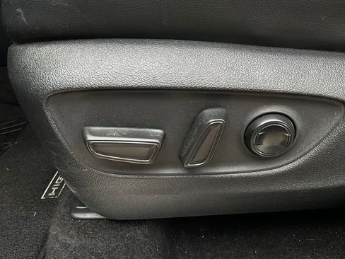 Used 2023 Toyota Highlander Platinum image 11