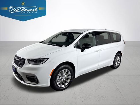 New 2026 Chrysler Pacifica Select AWD/4WD image 1