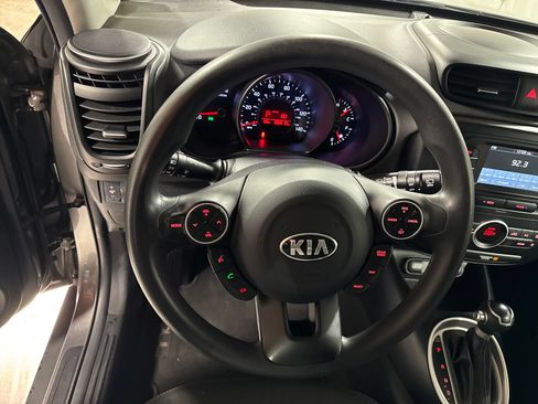 Used 2017 Kia Soul + FWD image 19