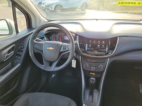Used 2018 Chevrolet Trax LS image 9
