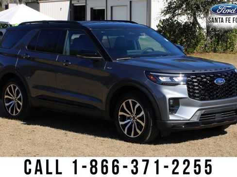 Used 2025 Ford Explorer ST-Line w/ Premium Package RWD image 2