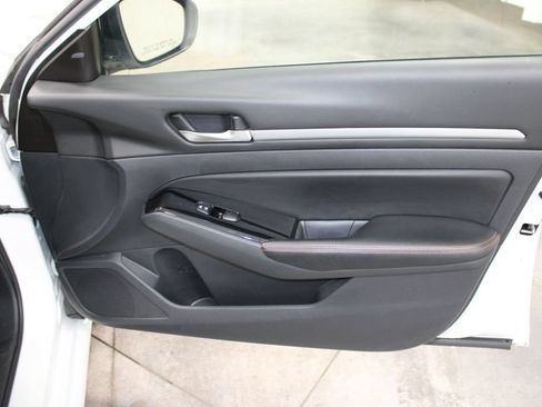 Used 2024 Nissan Altima 2.5 SR FWD image 26