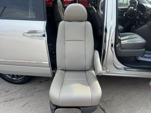 Used 2012 Kia Sedona EX w/ Luxury Pkg FWD image 30