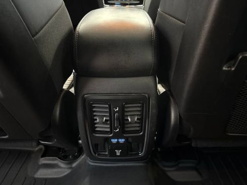 Used 2020 Jeep Grand Cherokee Limited AWD/4WD image 39