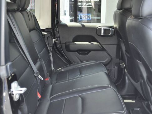 Used 2023 Jeep Wrangler Unlimited Sahara w/ Cold Weather Group AWD/4WD image 24