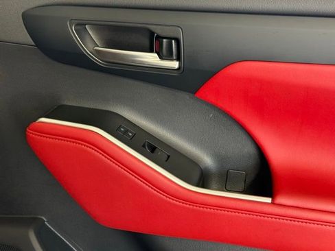 Used 2023 Toyota Highlander XSE image 29