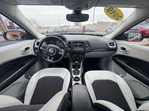 Used 2019 Jeep Compass Latitude image 12