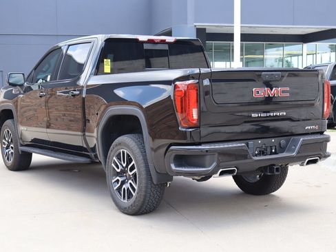 Used 2023 GMC Sierra 1500 AT4 w/ AT4 Premium Package AWD/4WD image 3