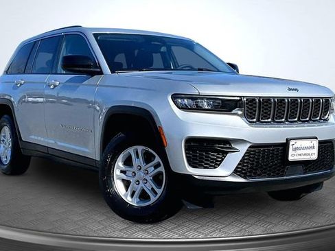 Used 2023 Jeep Grand Cherokee Laredo w/ Luxury Tech Group I image 3