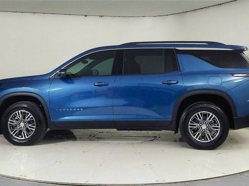 Used 2025 Chevrolet Traverse LT w/ Driver Confidence Package image 4