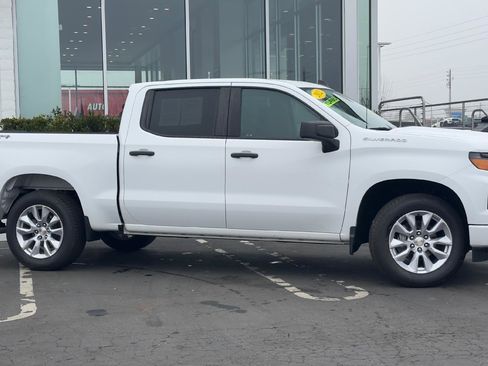 Used 2022 Chevrolet Silverado 1500 Custom image 2