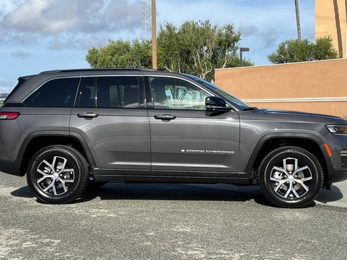 New 2025 Jeep Grand Cherokee Limited w/ Luxury Tech Group II image 3