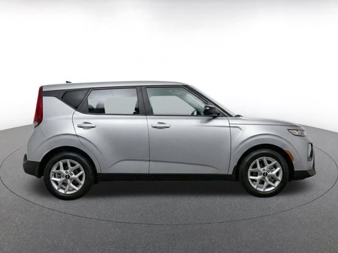 Used 2025 Kia Soul LX w/ LX Technology Package FWD image 10