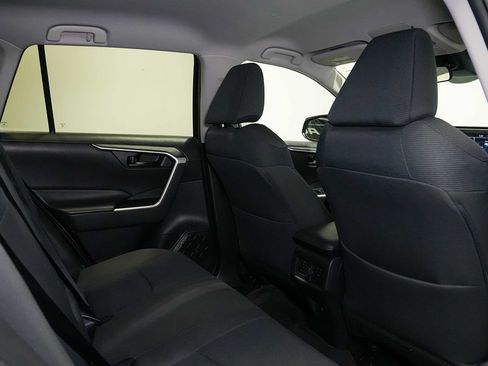 Used 2021 Toyota RAV4 LE AWD/4WD image 22