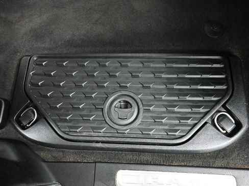 Used 2020 RAM 1500 Laramie AWD/4WD image 28