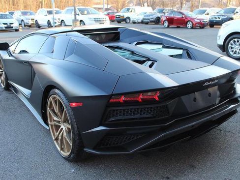Used 2018 Lamborghini Aventador S image 19
