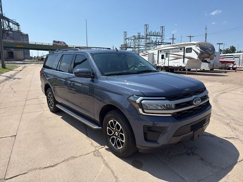 Used 2023 Ford Expedition Max XLT AWD/4WD image 2